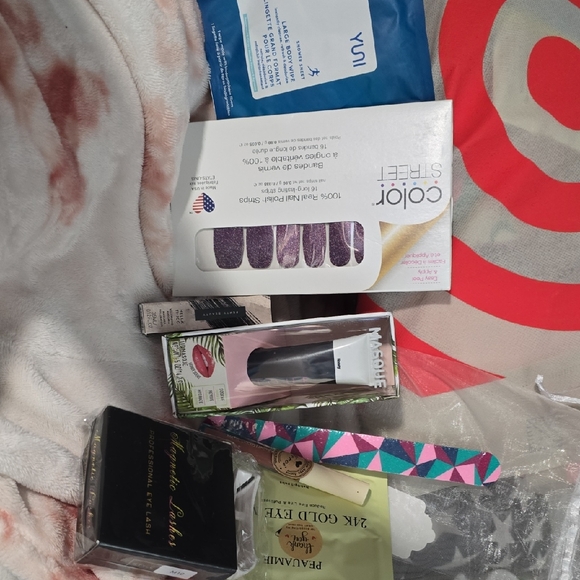 #CS2 NEW 8 Pc Beauty Bundle: Color Street, Fenty, Lique, 24K Gold Eye Mask, Yuni - Picture 1 of 15